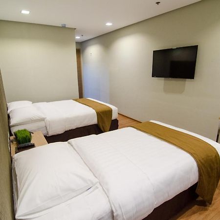 Madison Hotel Phl 일로일로 외부 사진